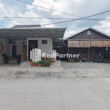 Langkar Guest House Syariah Mitra Reddoorz Samarinda Kültér fotó