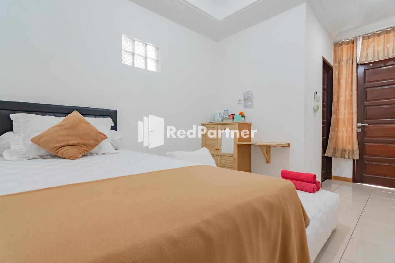 Langkar Guest House Syariah Mitra Reddoorz Samarinda Kültér fotó