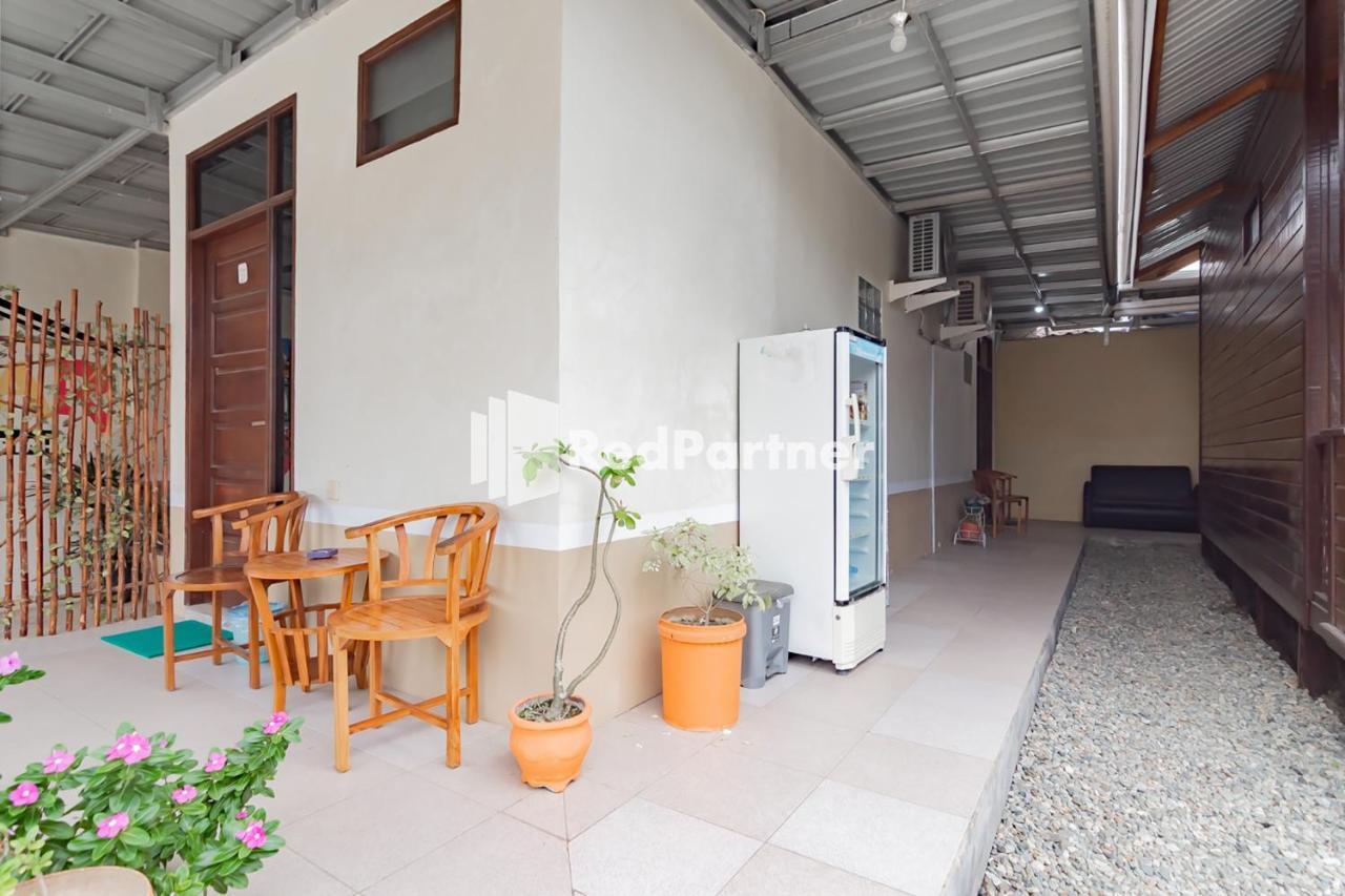 Langkar Guest House Syariah Mitra Reddoorz Samarinda Kültér fotó
