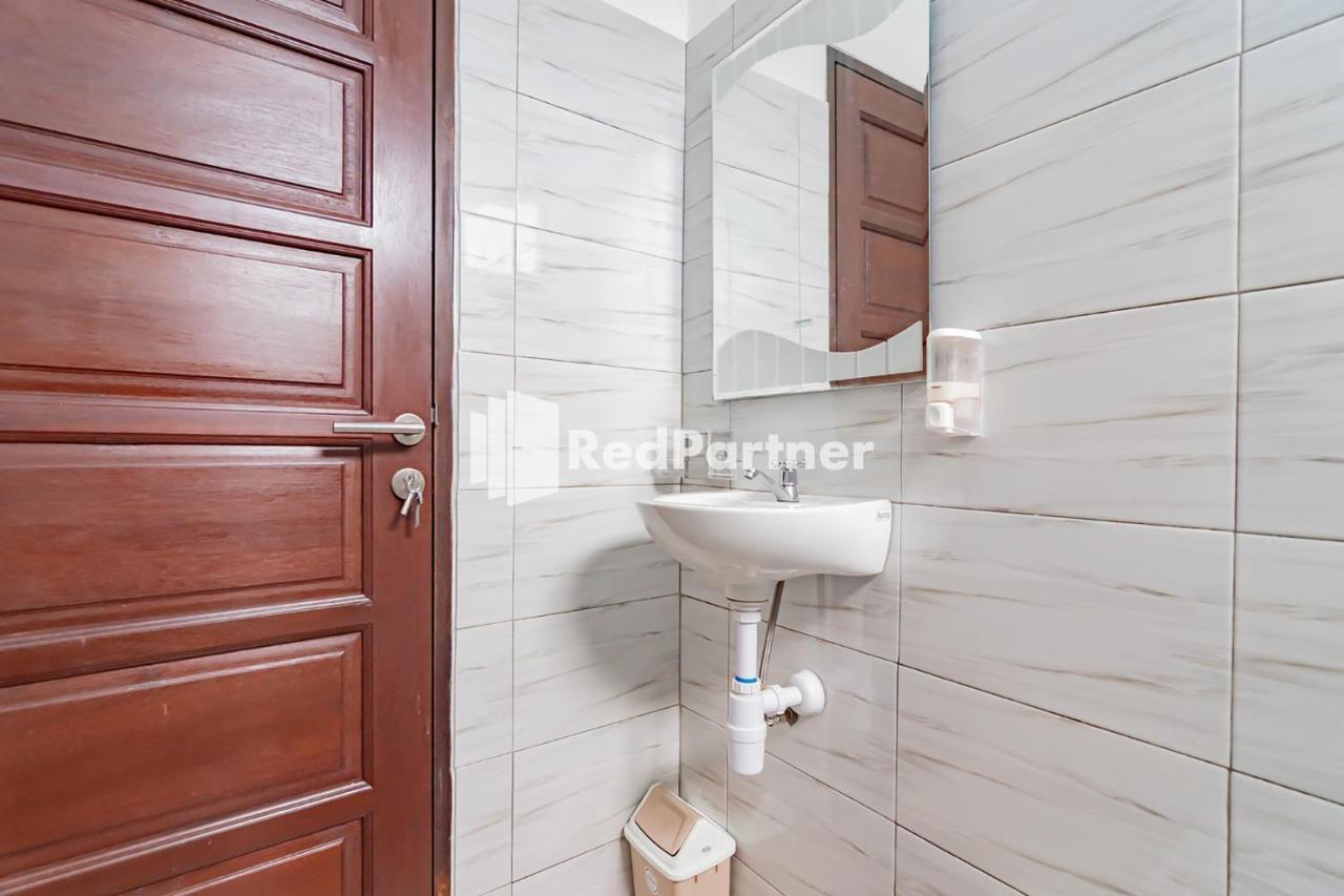 Langkar Guest House Syariah Mitra Reddoorz Samarinda Kültér fotó