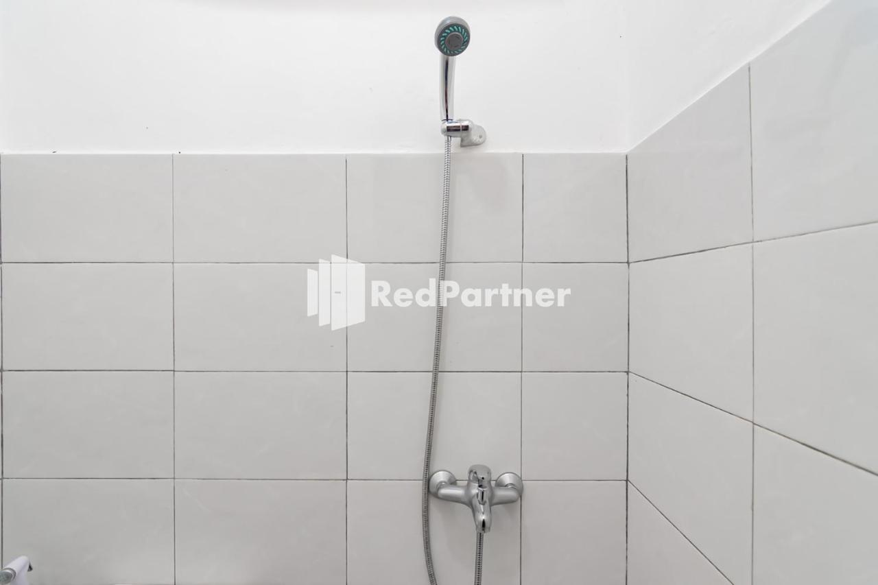 Langkar Guest House Syariah Mitra Reddoorz Samarinda Kültér fotó