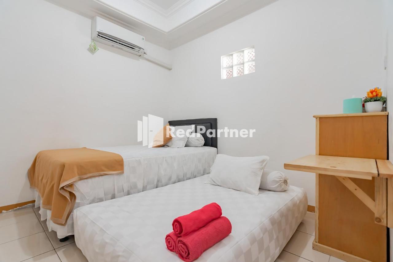 Langkar Guest House Syariah Mitra Reddoorz Samarinda Kültér fotó