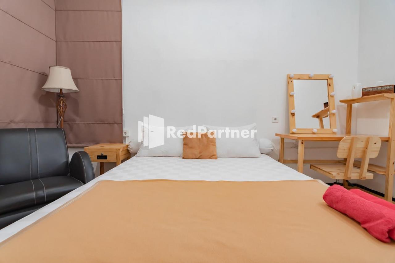 Langkar Guest House Syariah Mitra Reddoorz Samarinda Kültér fotó