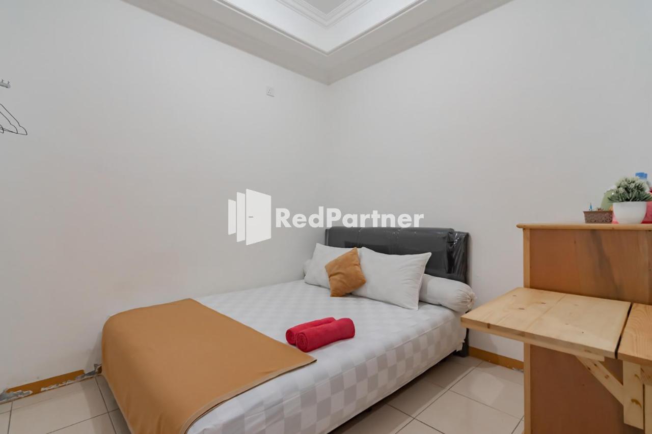 Langkar Guest House Syariah Mitra Reddoorz Samarinda Kültér fotó