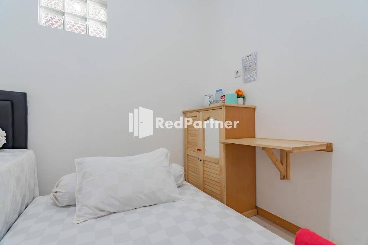 Langkar Guest House Syariah Mitra Reddoorz Samarinda Kültér fotó